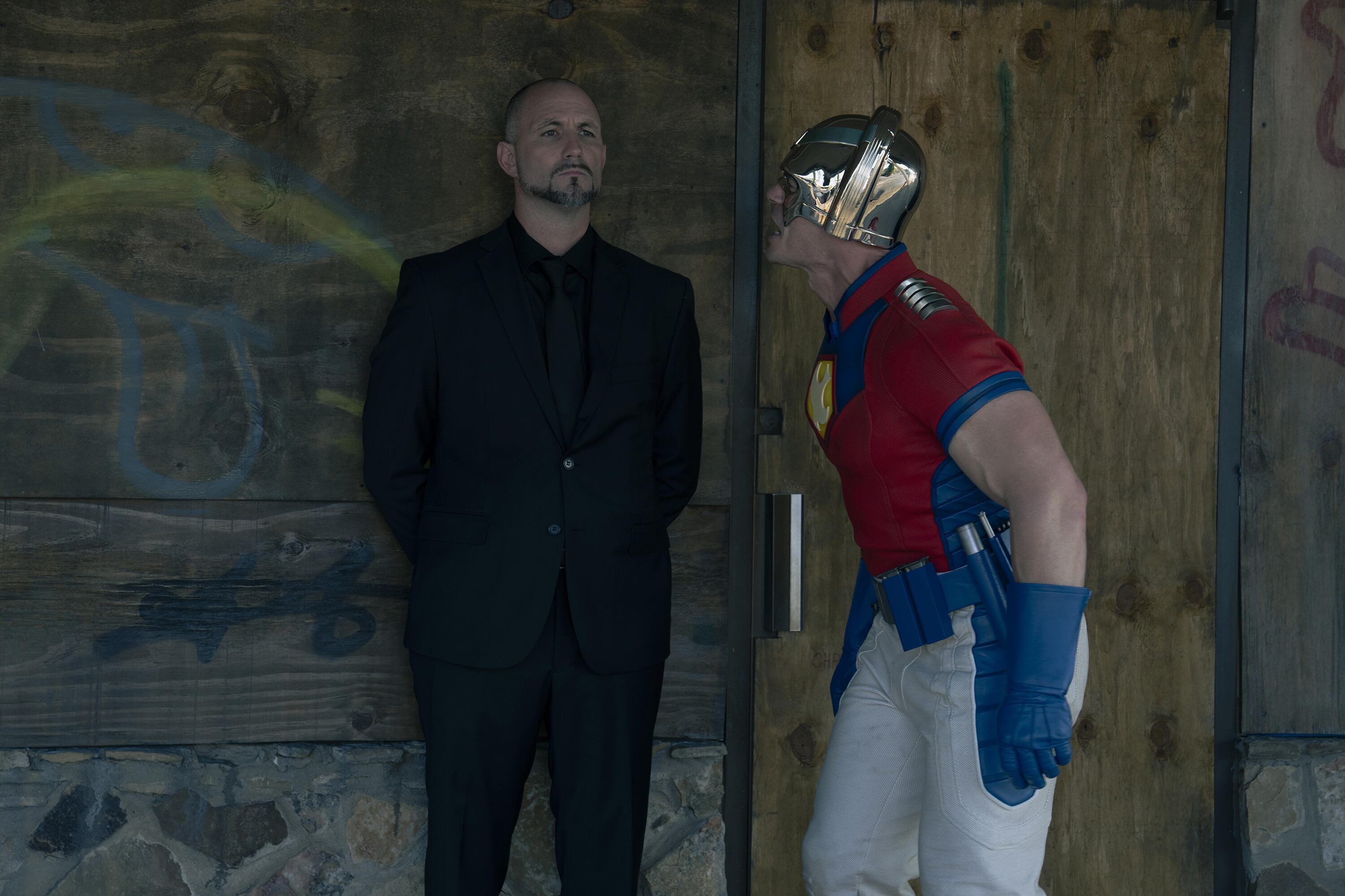 El personaje funciona como un perfecto alterego de su propio intérprete, John Cenna.