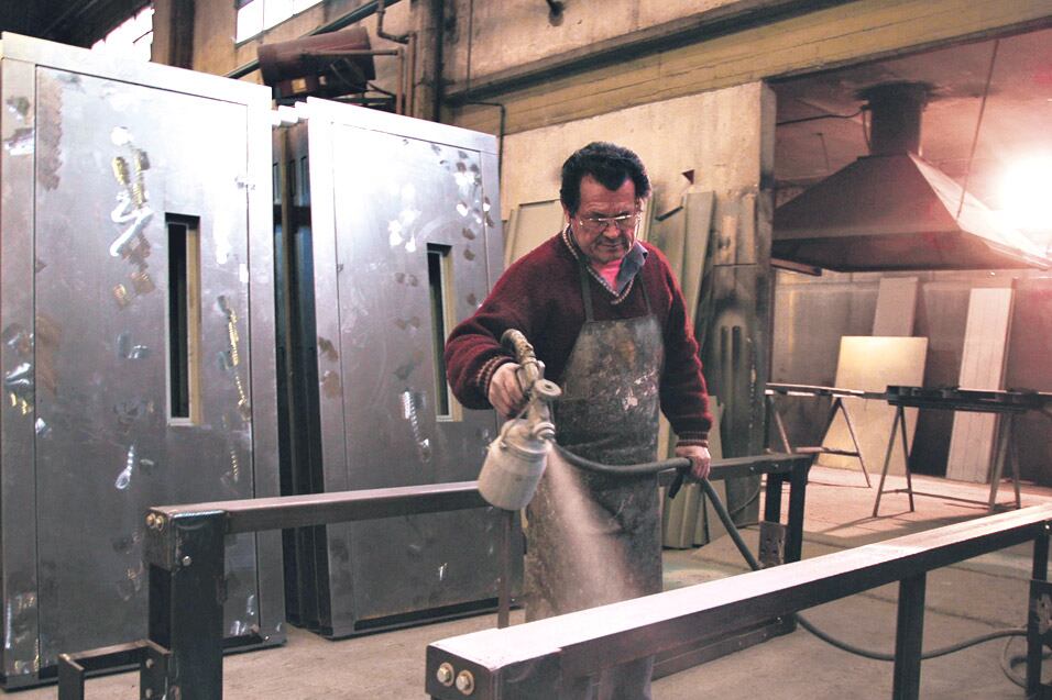 La caída de la producción industrial, junto a la construcción, caracterizan la recesión.