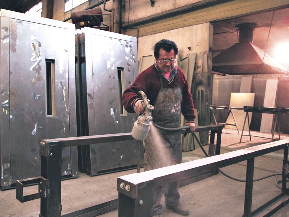 La caída de la producción industrial, junto a la construcción, caracterizan la recesión.