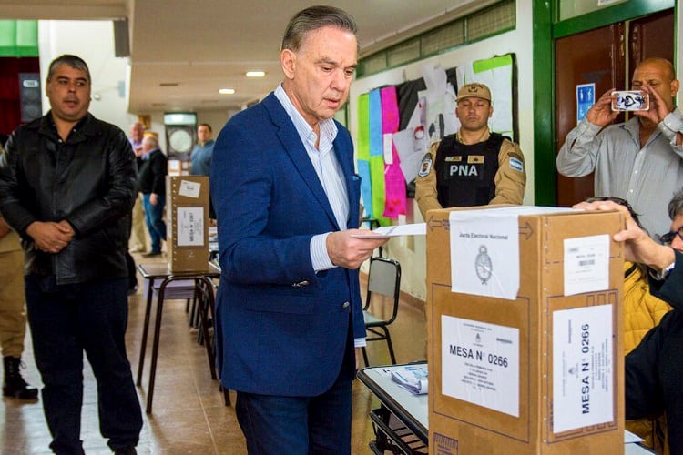 Pichetto votando en octubre, cuando fue candidato a vicepresidente de Macri.