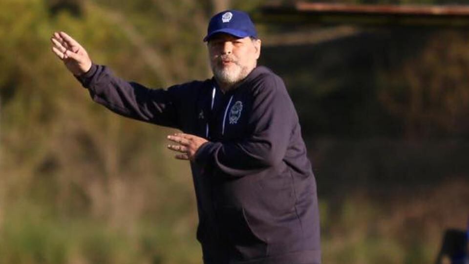 Diego Maradona, DT del Lobo.