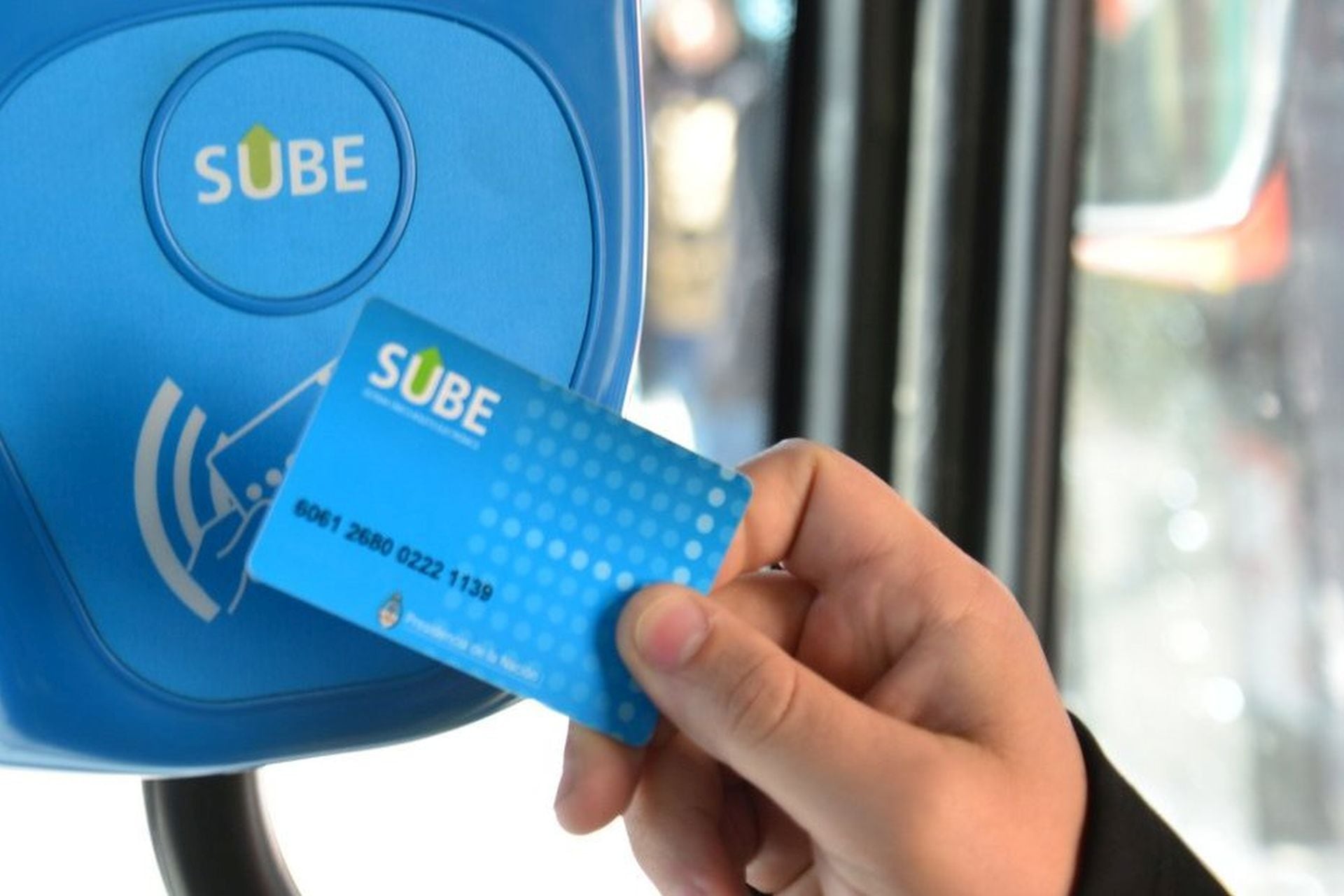 Para acreditar el saldo con Carga a Bordo, solo necesitás avisar al chofer y apoyar la SUBE en la validadora. Imagen Prensa Transporte.