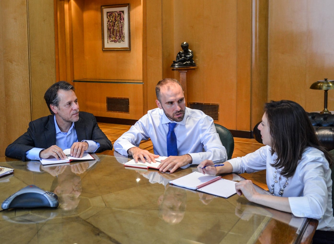 El ministro de Economía, Martín Guzmán, junto a los técnicos del FMI.