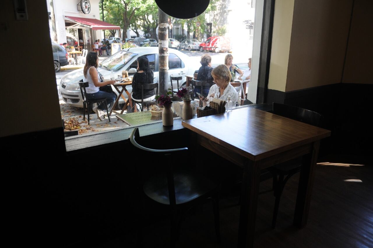 A partir de este viernes, algunas actividades como bares, encuentros sociales, oficinas y shoppings dejarán de tener restricciones o tendrán muy pocas.