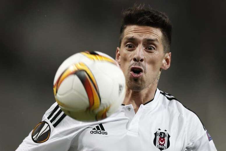 El Principito Sosa seguirá jugando en Turquía.