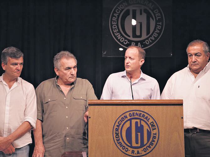 Los intendentes del Grupo Esmeralda se acercaron a la sede de la CGT de la calle Azopardo.