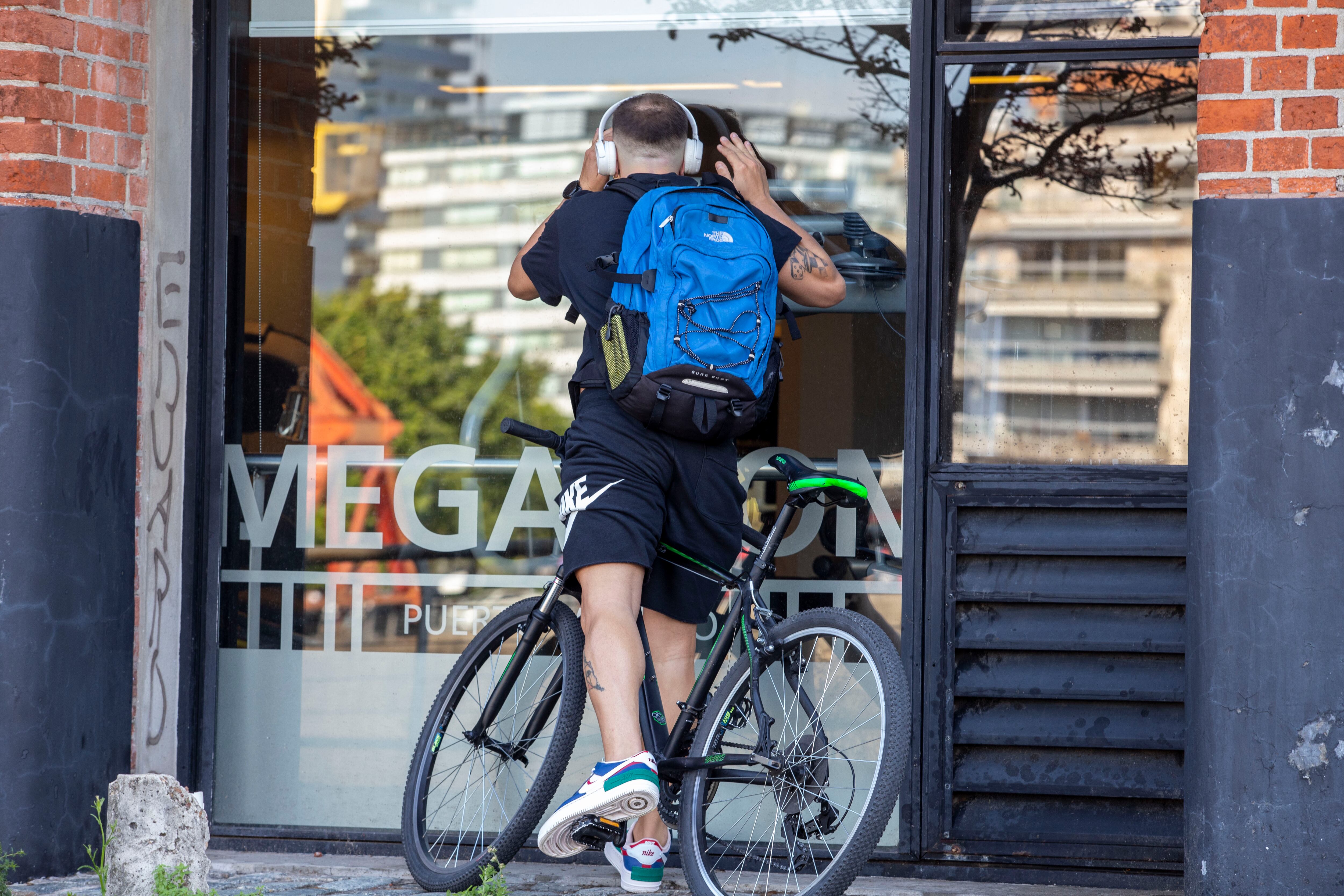 Los gimnasios que tengan la circulación de aire adecuada podrán abrir con una ocupación máxima de hasta el 25% de su capacidad.