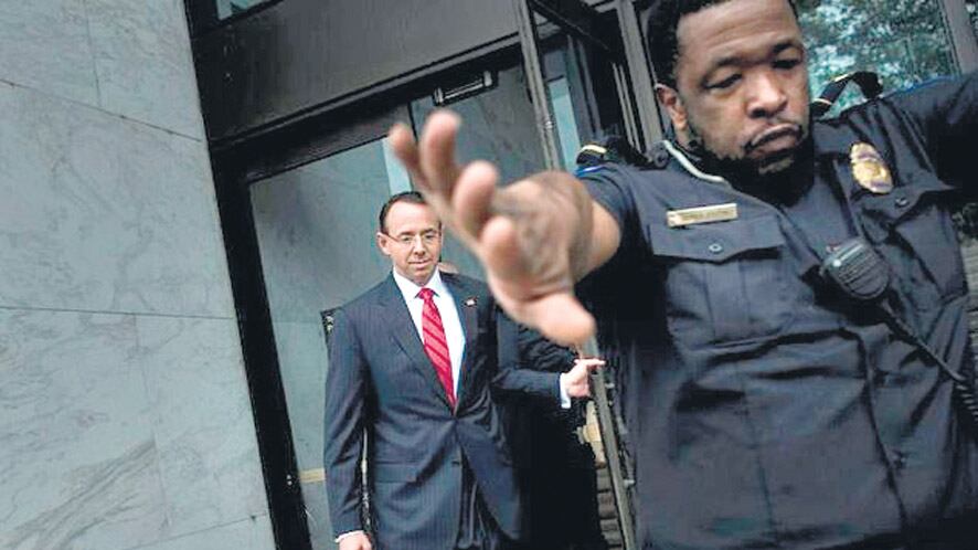 Rosenstein, acusado por Trump de desatar una “caza de brujas” en su contra.