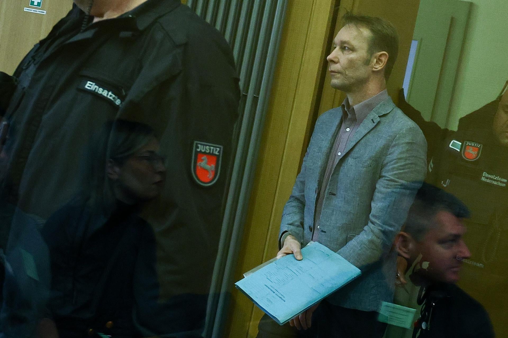 El sospechoso del caso Maddie McCann guarda silencio en un juicio por otros crímenes.