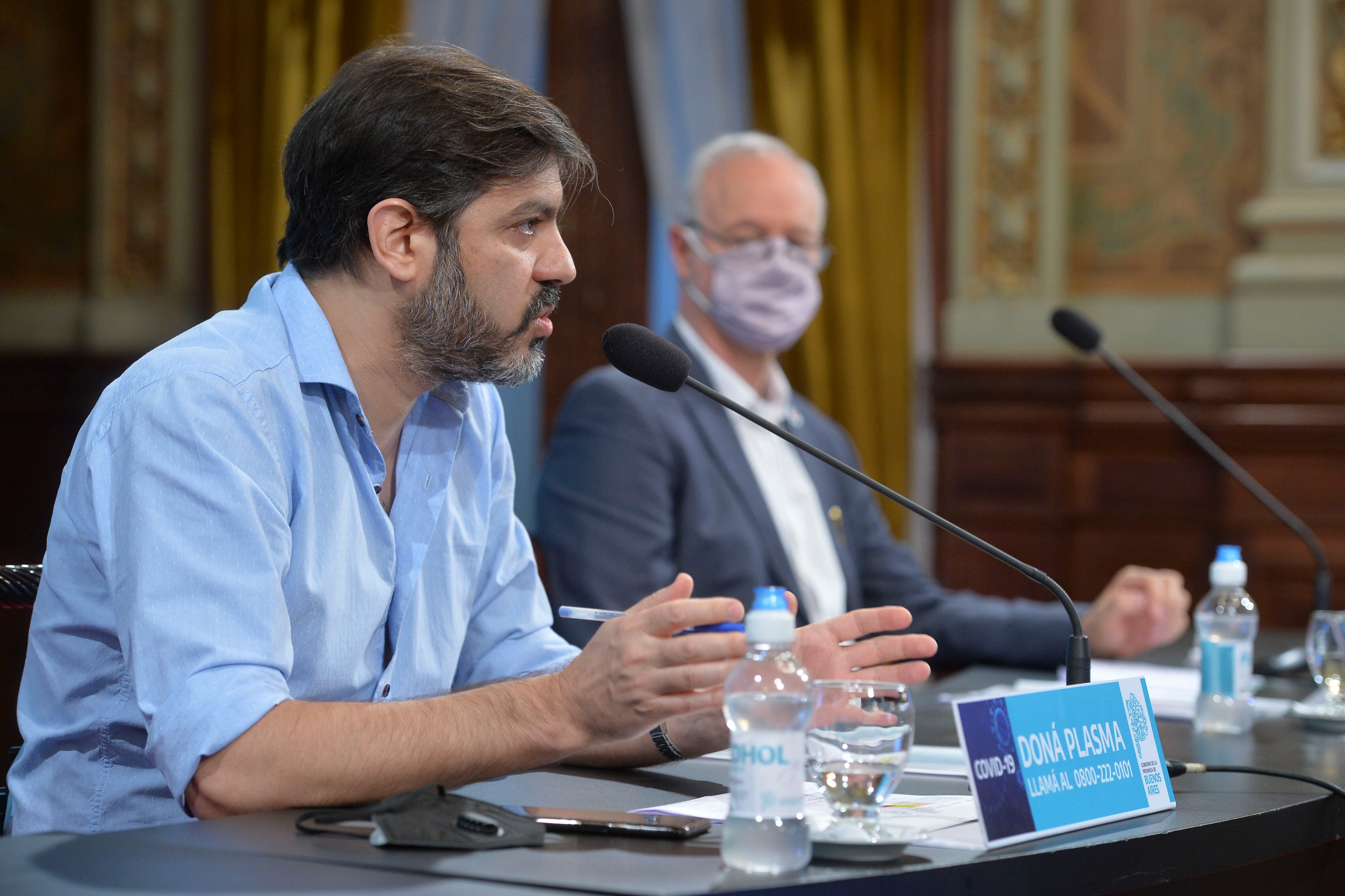 Carlos Bianco y Daniel Gollan brindaron los últimos datos sobre el coronovirus en la provincia de Buenos Aires.