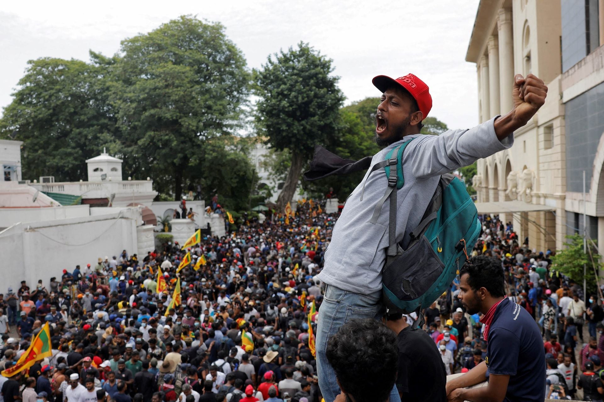 Manifestantes tomaron la residencia presidencial en Colombo, la capiral de Sri Lanka, hace una semana, en medio de una crisis financiera y social del país. (Foto