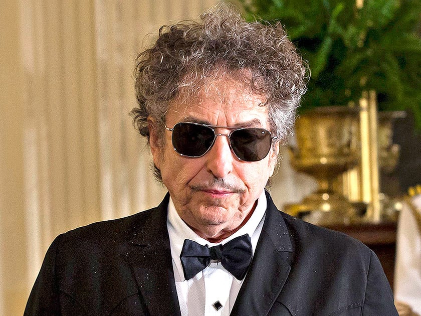 Con la aceptación del premio, Dylan recibirá también los 930 mil dólares correspondientes al galardón.