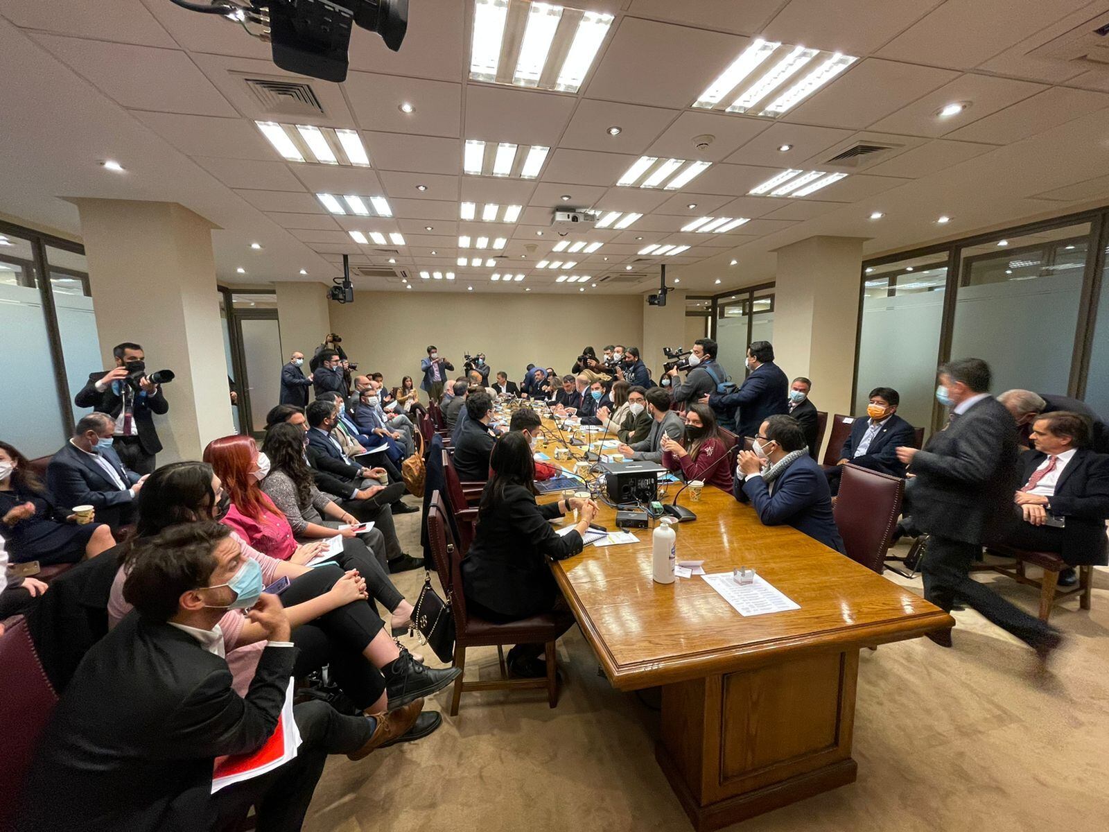 Reunión de congresistas para abordar el proceso constituyente / Senado de Chile