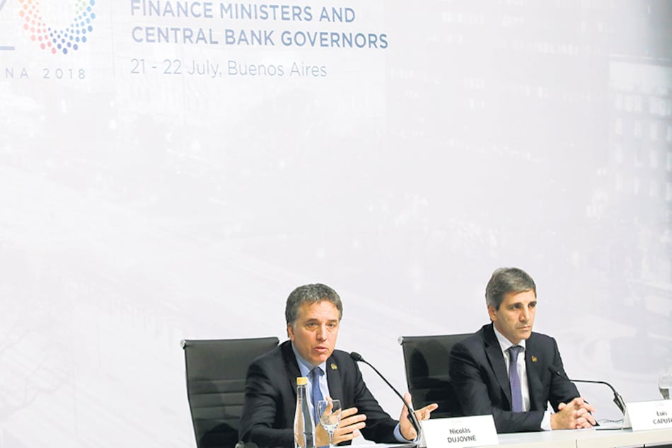 Nicolás Dujovne y Luis Caputo, en la Cumbre de ministros del G-20.