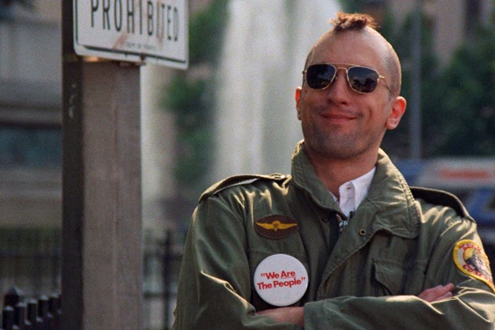 Robert De Niro como Travis Bickle, una performance magistral que vuelve a la pantalla grande.