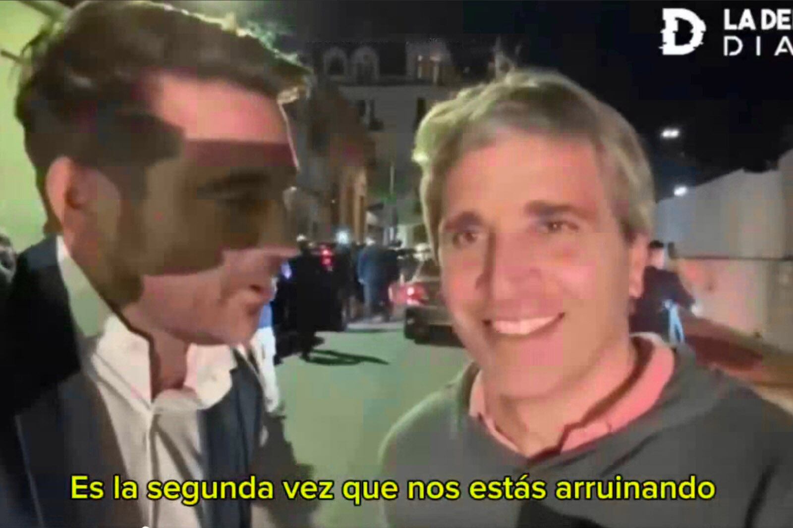 Luis Caputo: los riesgos de dar entrevistas en la calle.