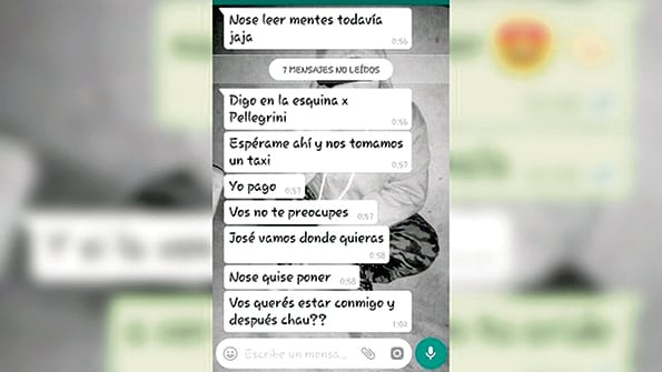 Las capturas de pantallas muestran el intercambio de mensajes eróticos.