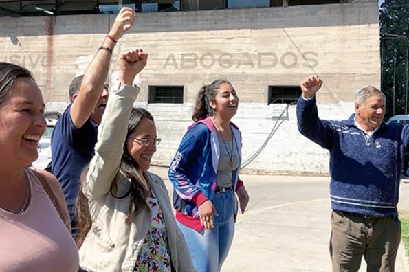 Páez festejó junto a su familia el fallo por el que se le reconoce el derecho a la tierra que trabaja.