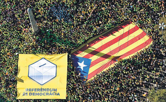 Una multitud participó de la fiesta nacional de Cataluña, la Diada, que se convirtió en la principal manifestación del independentismo catalán.