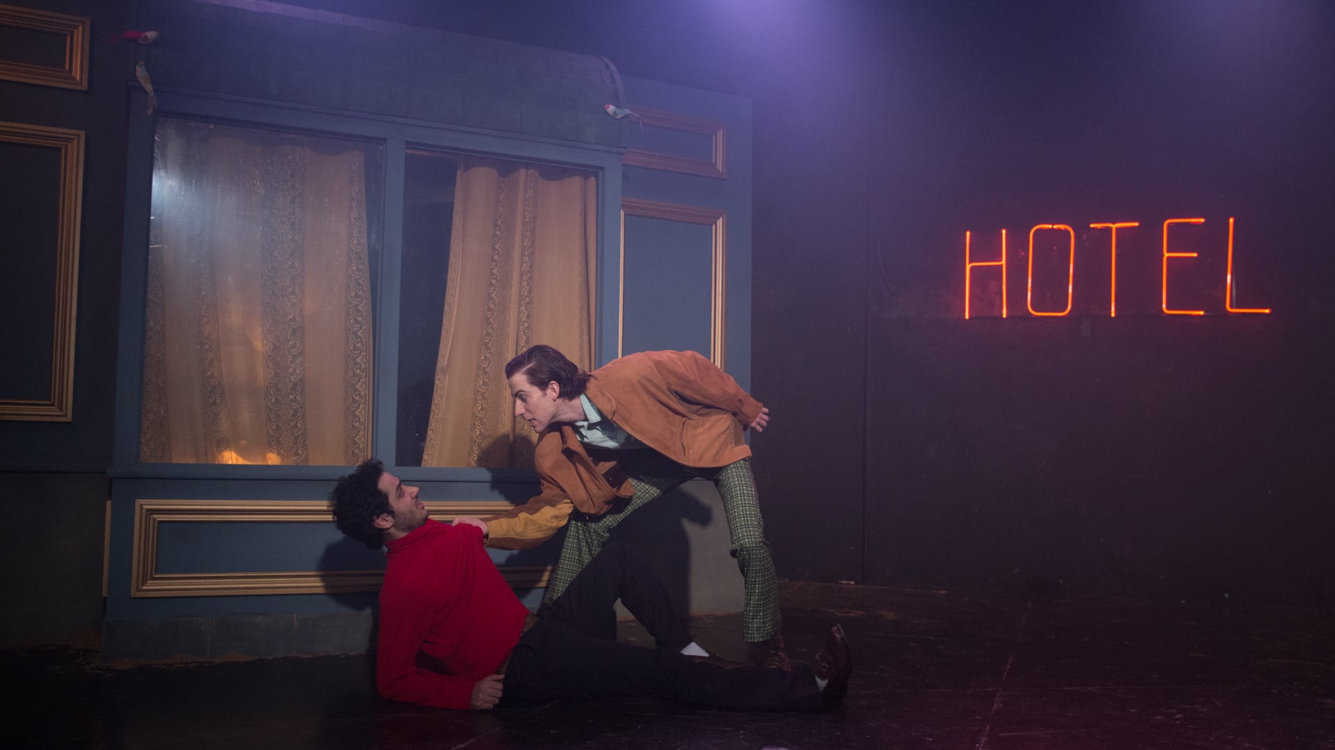 Un crimen cometido entre hermanos (como el de los Shocklender, por caso), da inicio a esta aventura teatral.