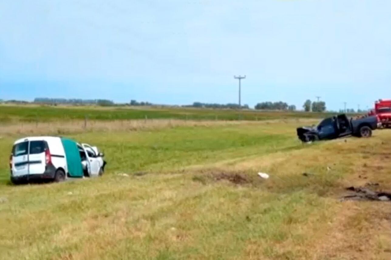 Así quedaron los vehículos tras el choque frontal.