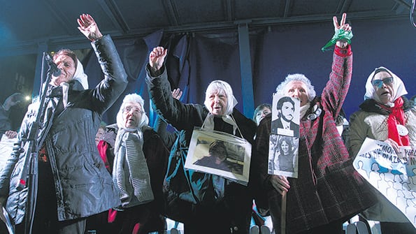 Las Madres de Plaza de Mayo encabezaron el acto y movilización contra el decreto del presidente Macri.