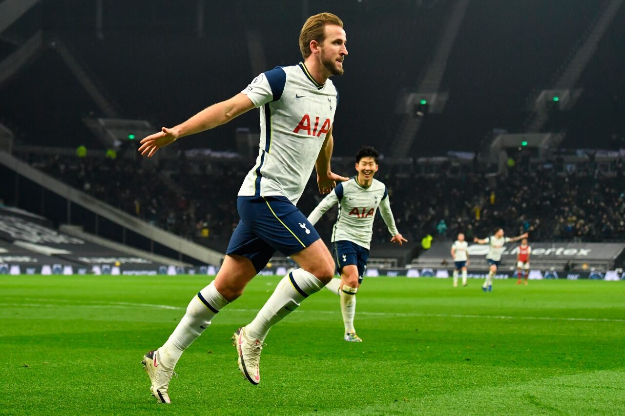 Harry Kane festeja su gol en la victoria de Tottenham.
