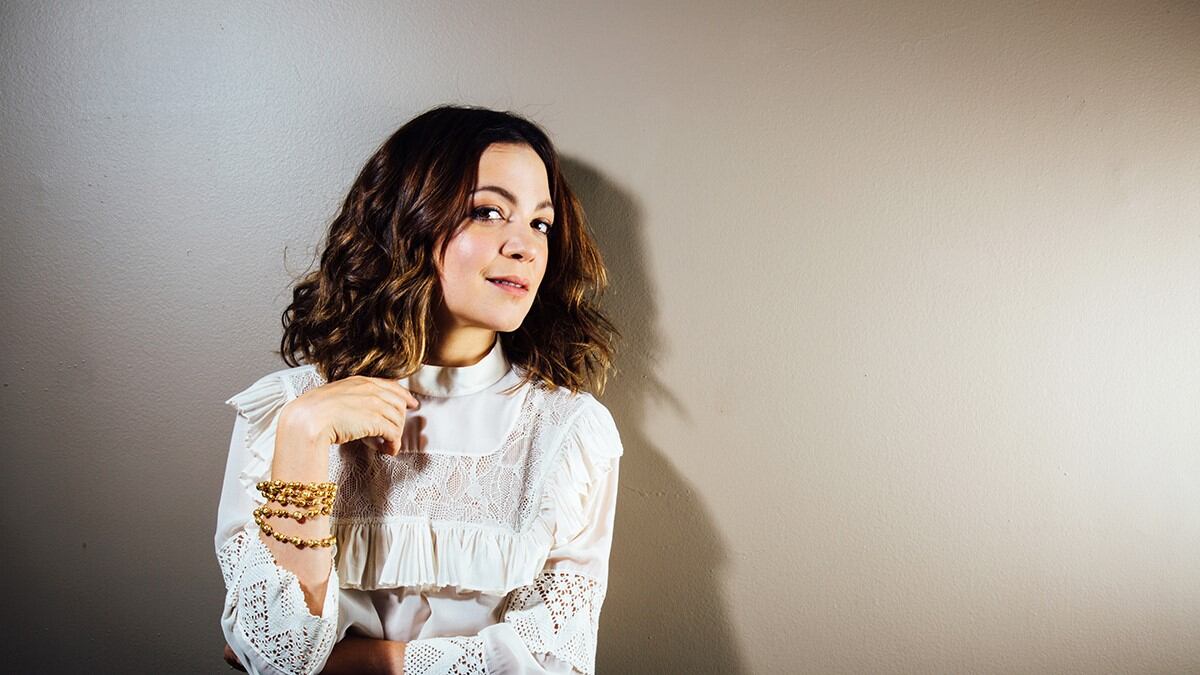 La mexicana Natalia Lafourcade presentará su disco "Hasta la raíz" hoy y mañana en el Teatro Gran Rex.