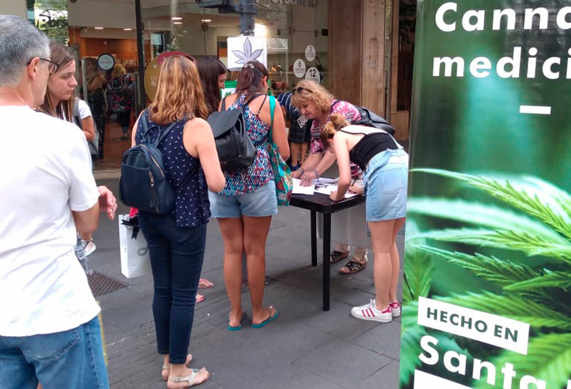 La recolección de firmas comenzó ayer y se extenderá hasta enero.