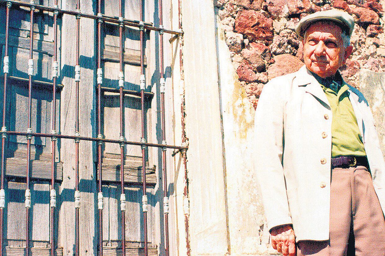 Roa Bastos obtuvo el Premio Cervantes en 1989. La 1ª edición de Yo el Supremo se publicó en 1974 en Buenos Aires.