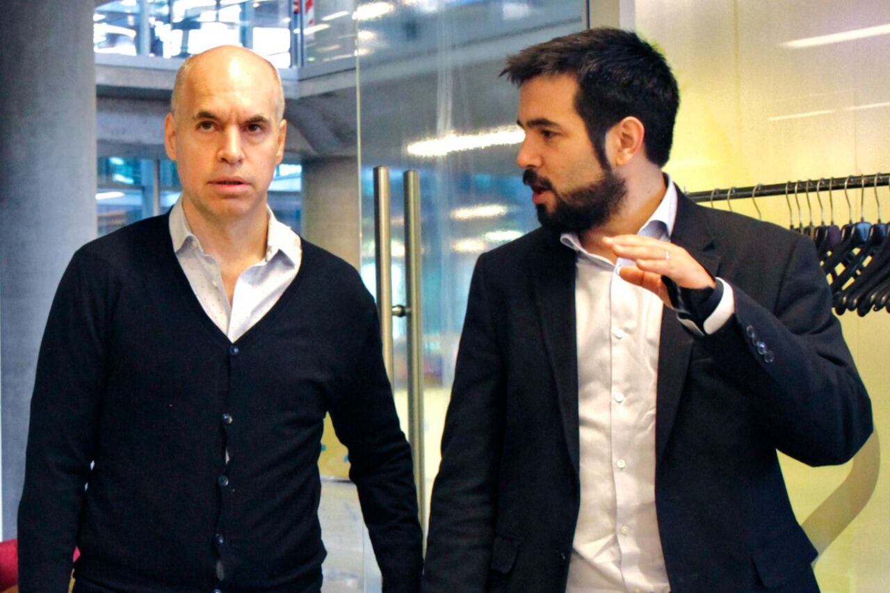 El jefe de gobierno, Horacio Rodríguez Larreta, junto al ministro de Hacienda, Martín Mura.