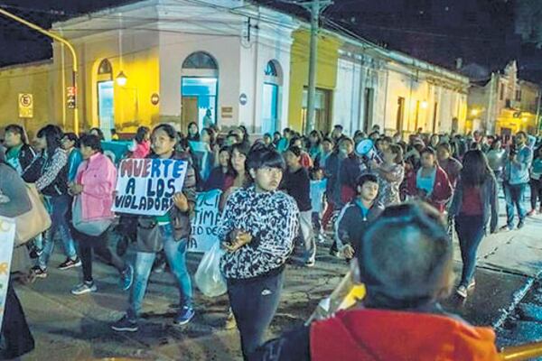 Marcha en Rosario de Lerma, Salta, en protesta por la violación de una niña y contra la legislación de Urtubey que, hasta ayer, era la más dura.