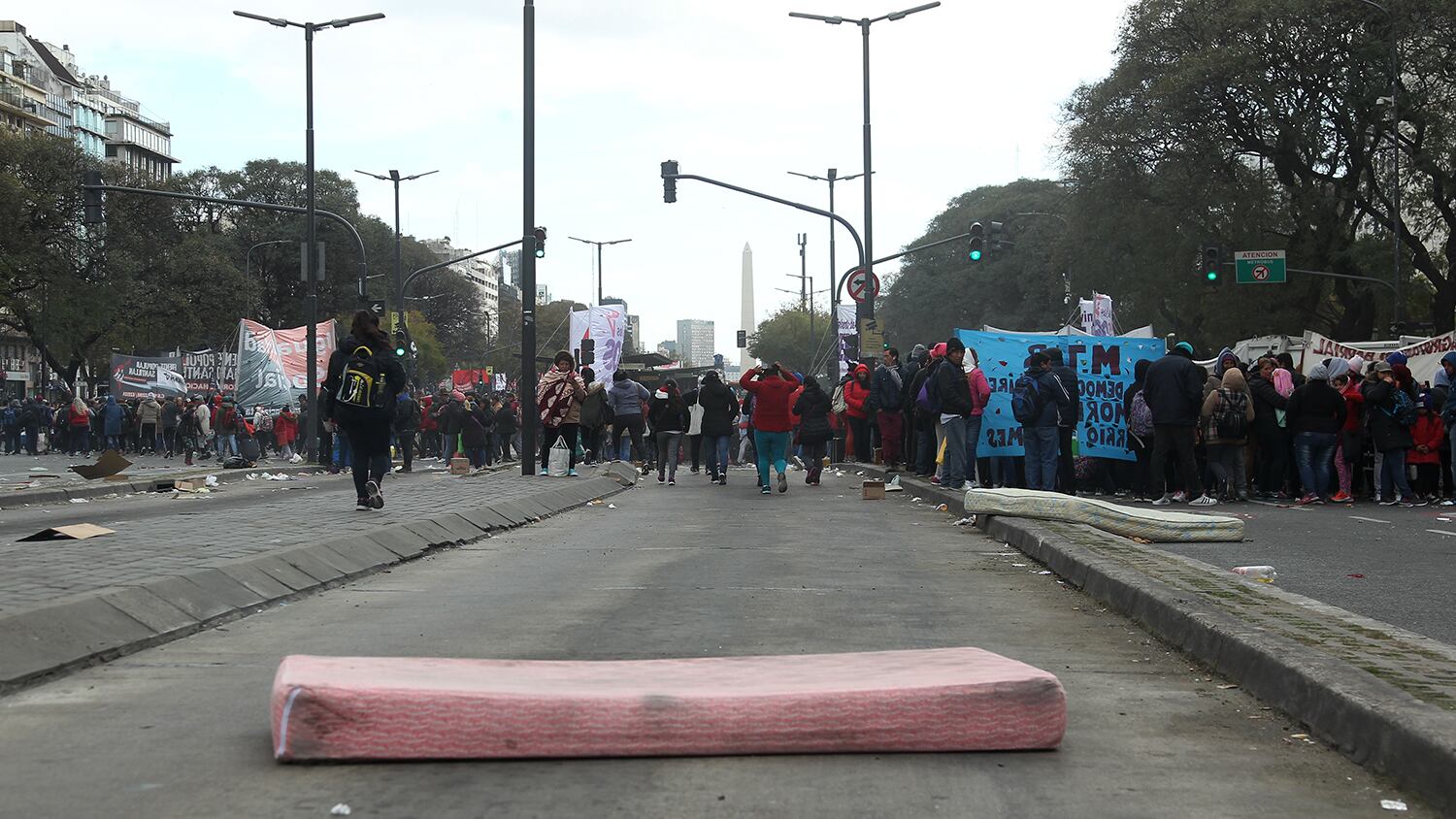 Tras 24 horas de acampe frente al Ministerio de Desarrollo Social, los movimientos sociales levantaron la protesta.