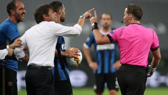 Un enardecido Conte tras la bravuconada de Banega.