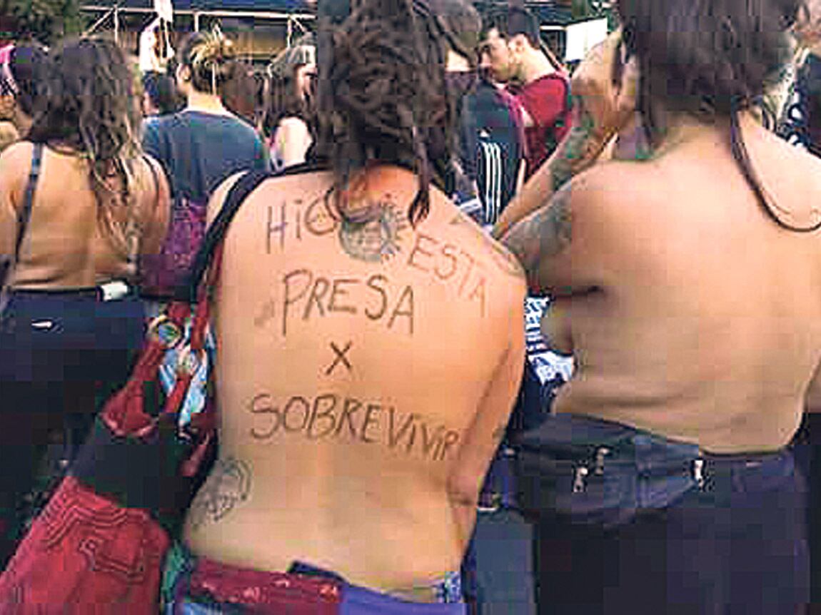 En el Tetazo frente al Obelisco, Higui estuvo presente en los reclamos.