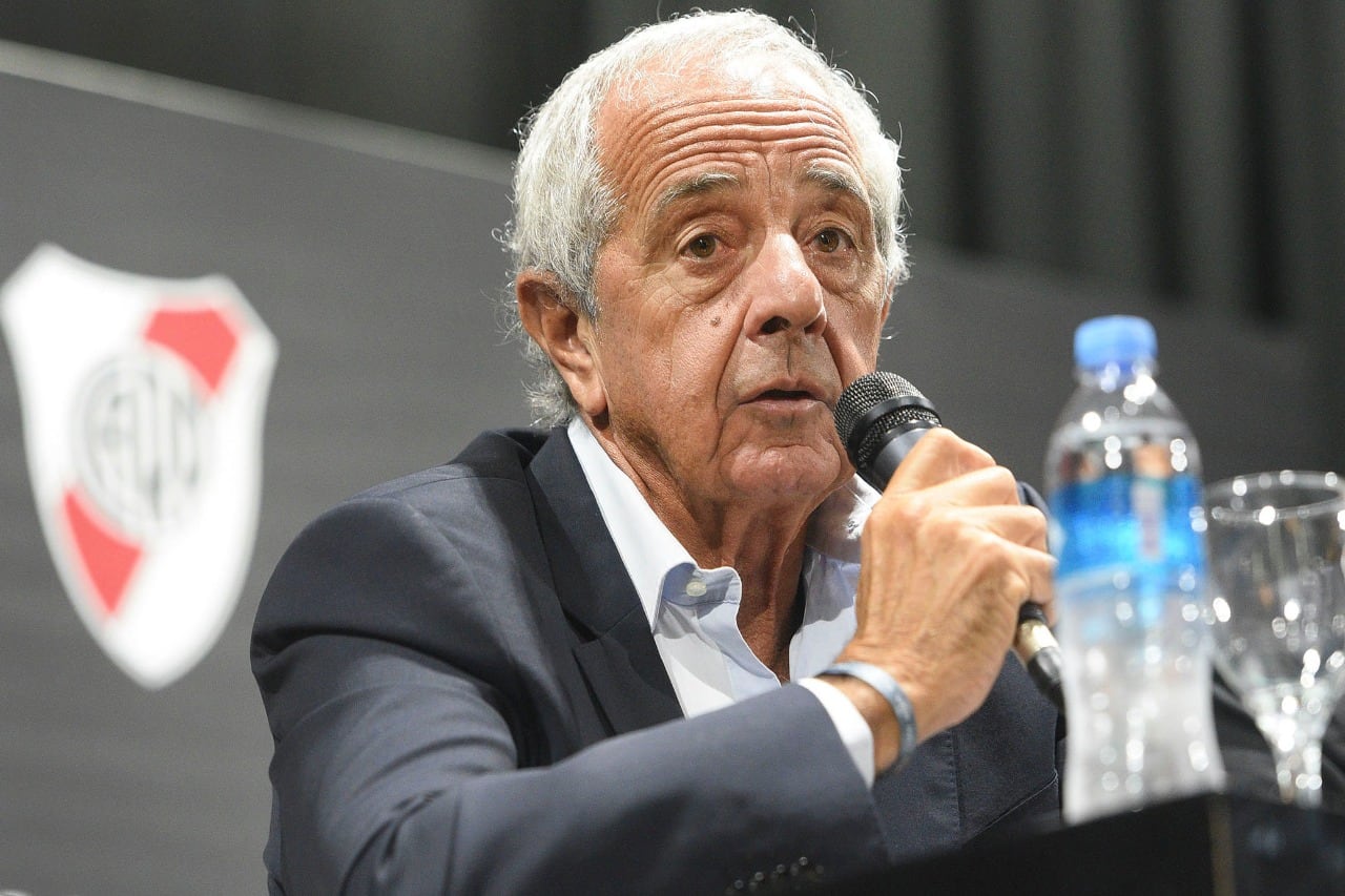 D'Onofrio dio a entender que si Conmbeol no responde, atajará Casco