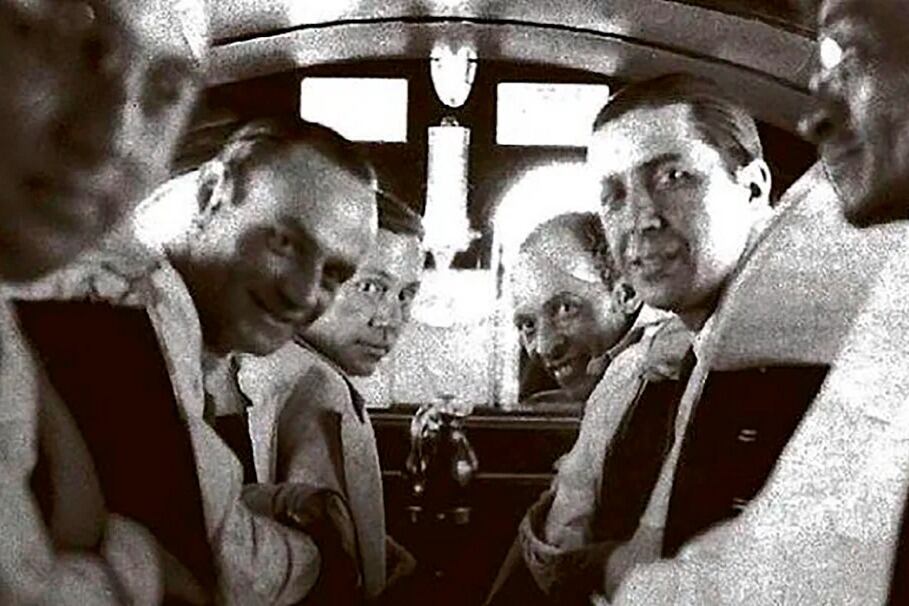 La última foto de Gardel, minutos antes del accidente del 24 de junio de 1935.