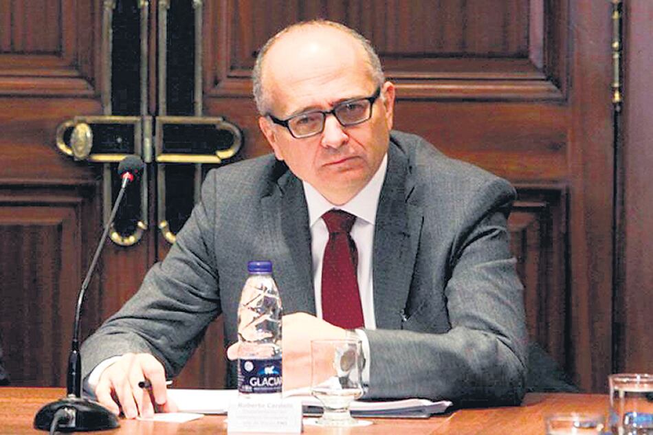 El jefe de la misión del FMI para Argentina, Roberto Cardarelli, afirmó que habrá desembolsos sólo si se cumplen las metas.