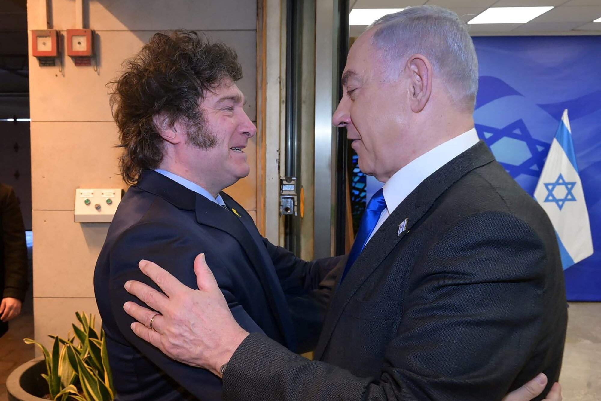 De visita a Israel, Milei no ocultó su emoción en el abrazo con Netanyahu.