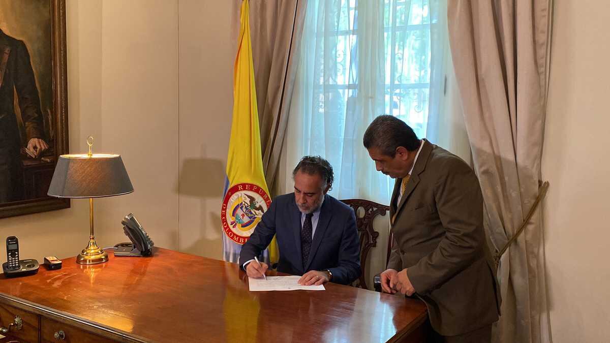 Armando Benedetti se posesiona como embajador de Colombia en Venezuela / oficial