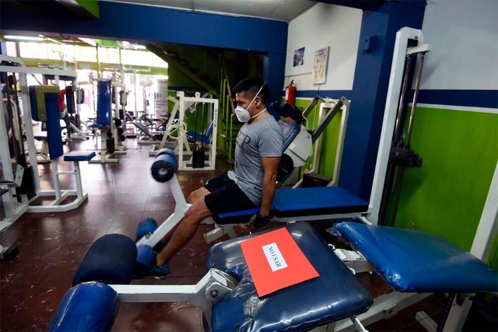 Se habilitarán los gimnasios que tengan la circulación de aire adecuada, y con una ocupación máxima de hasta el 25% de su capacidad.