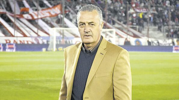 Gustavo Alfaro regresaría a un equipo grande luego de su paso sin éxito por San Lorenzo.