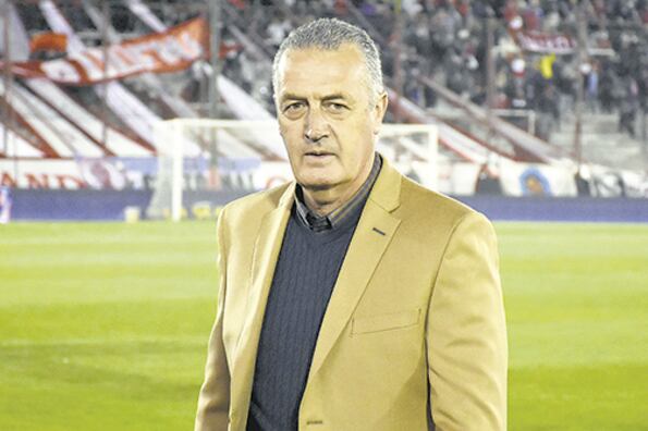 Gustavo Alfaro regresaría a un equipo grande luego de su paso sin éxito por San Lorenzo.