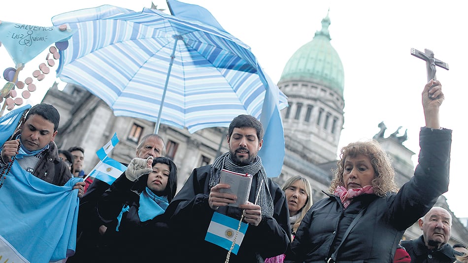 Escenas de las protestas antiderechos durante el tratamiento en Diputados.