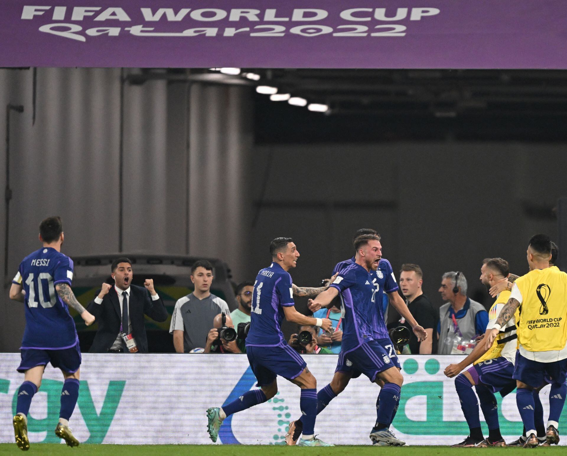 En un partido único, el que gana sigue, el que pierde se vuelve a su país, la Selecicón argentina y Australia se medirán en el Mundial Qatar 2022. (Foto:AFP)