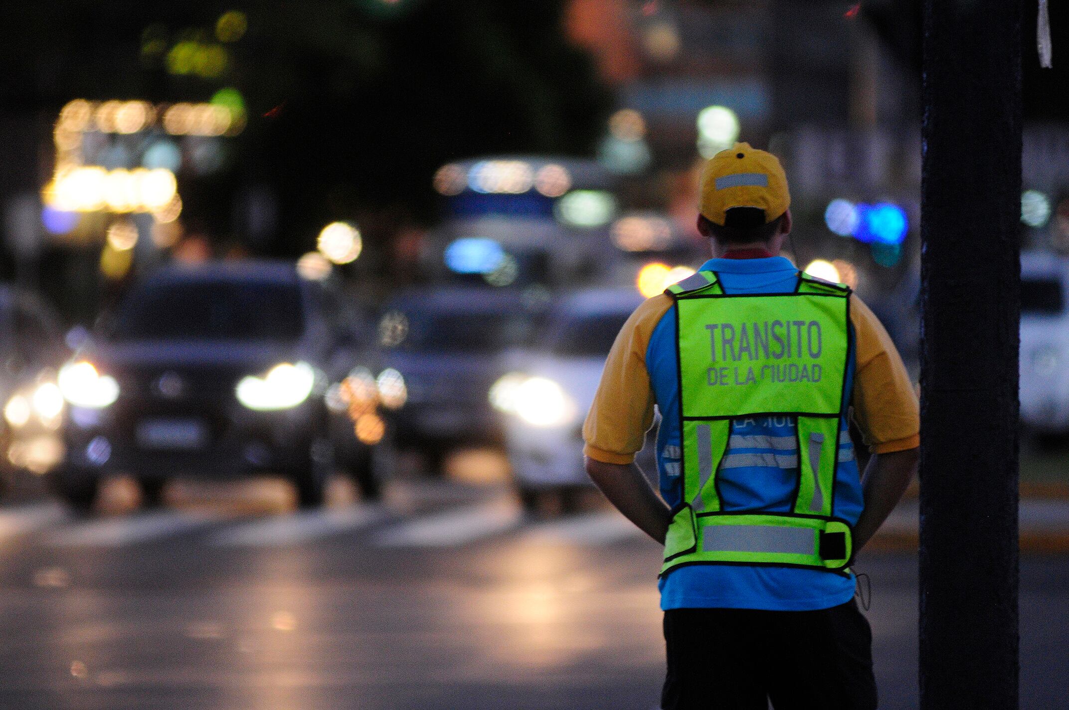 Los precarizados agentes de tránsito también deberán perseguir manteros.