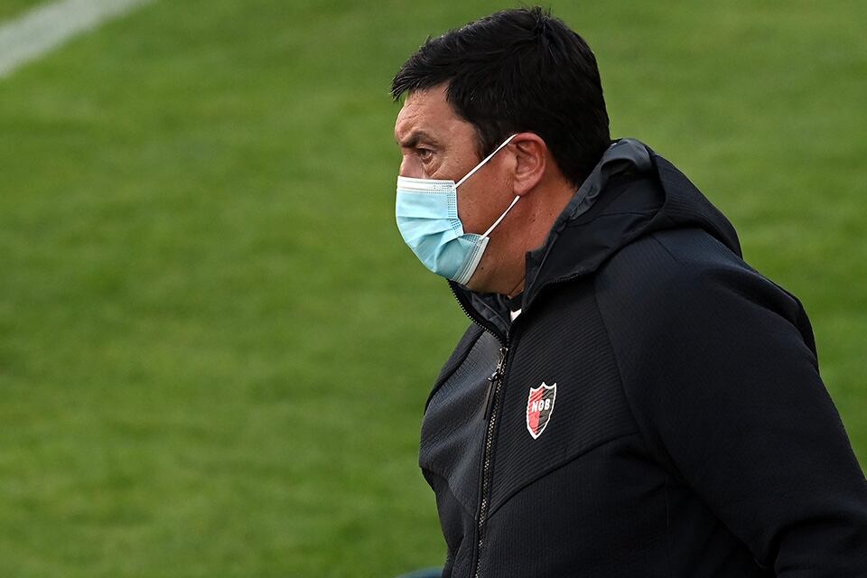 Burgos no quiere negociar la rescisión y ayer dirigió la práctica.