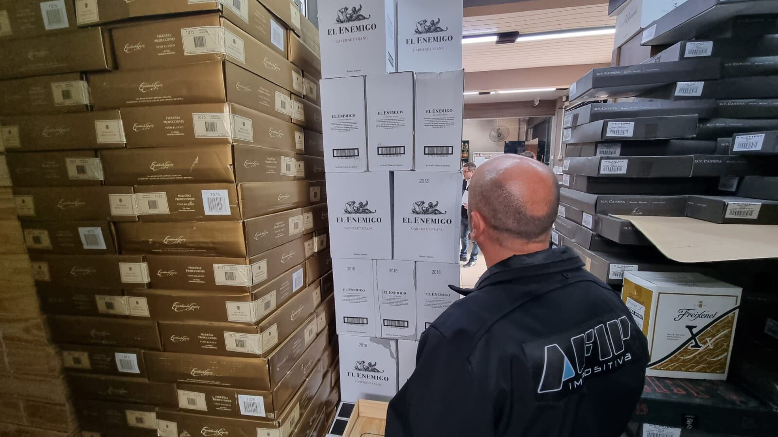 Las tareas de inspección fueron realizadas de forma conjunta con la Receita Federal de Brasil, funcionarios del Instituto Nacional de Vitivinicultura (INV) y la Policía Federal Argentina.