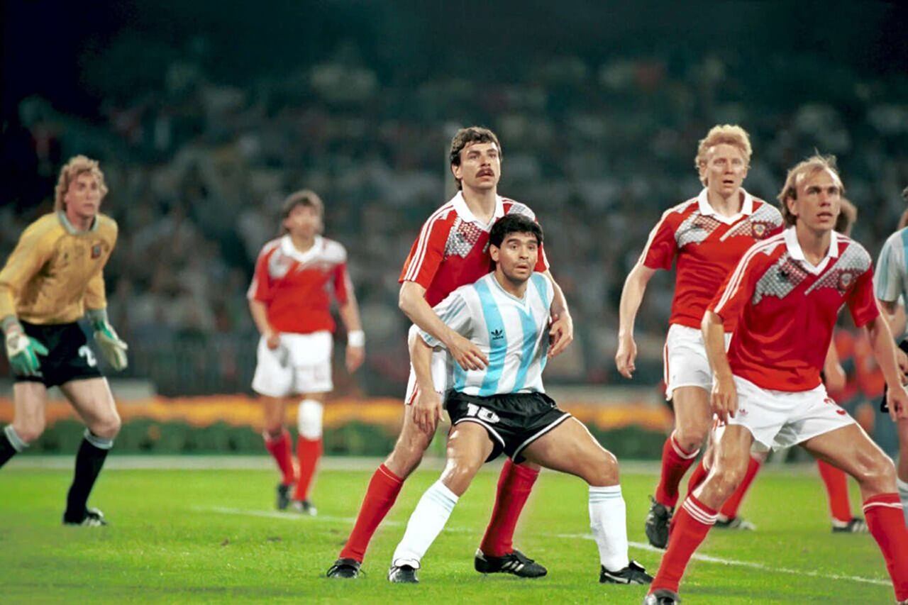 Maradona durante el encuentro con la Unión Soviética en Italia '90.