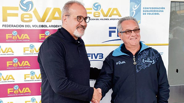 El que llegará y el que se va: Marcelo Méndez y Julio Velasco.